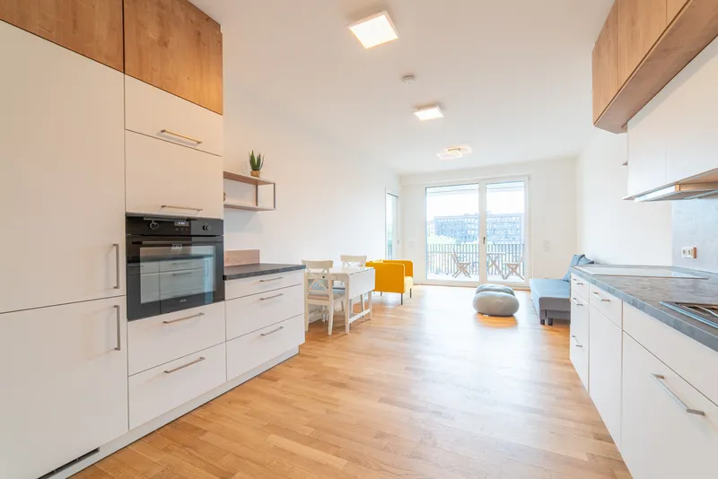 Premium 2‑Room Living South‑Facing the Berlin Wall — photo 1